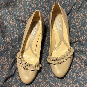 Naturalizer Beige Ruffle Heels